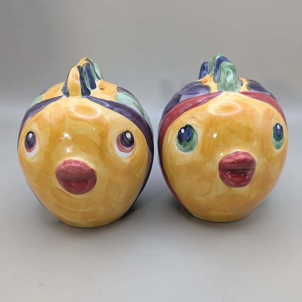 Tabletops Lifestyles Under The Sea Kissing Fish Salt & Pepper Shakers with Tray